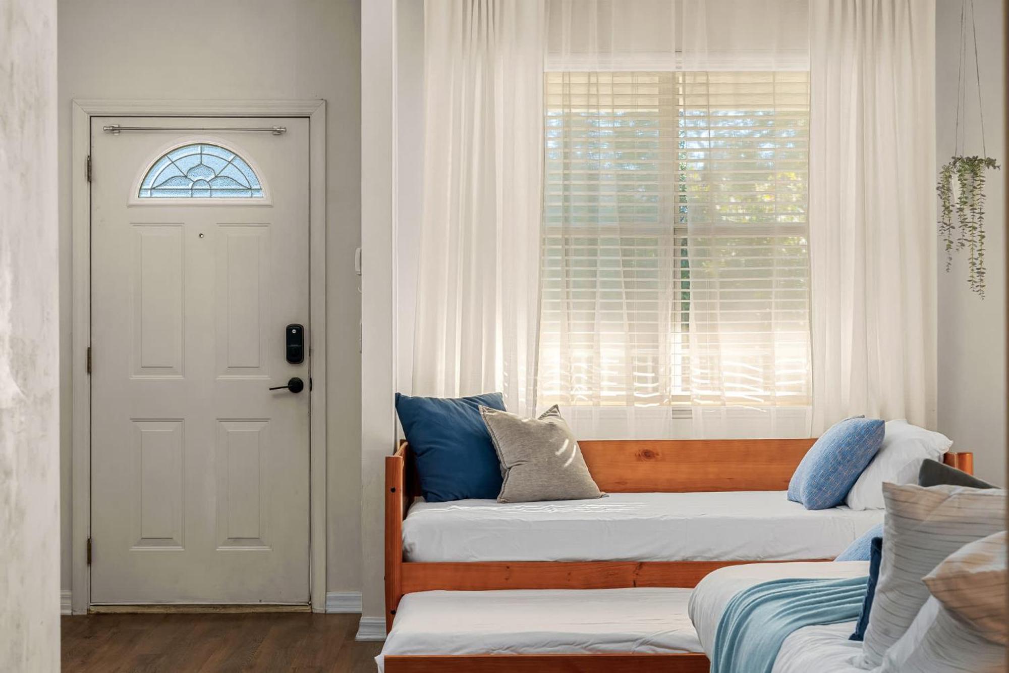 Stylish & Renovated Modern Boutique Hébergement de vacances *